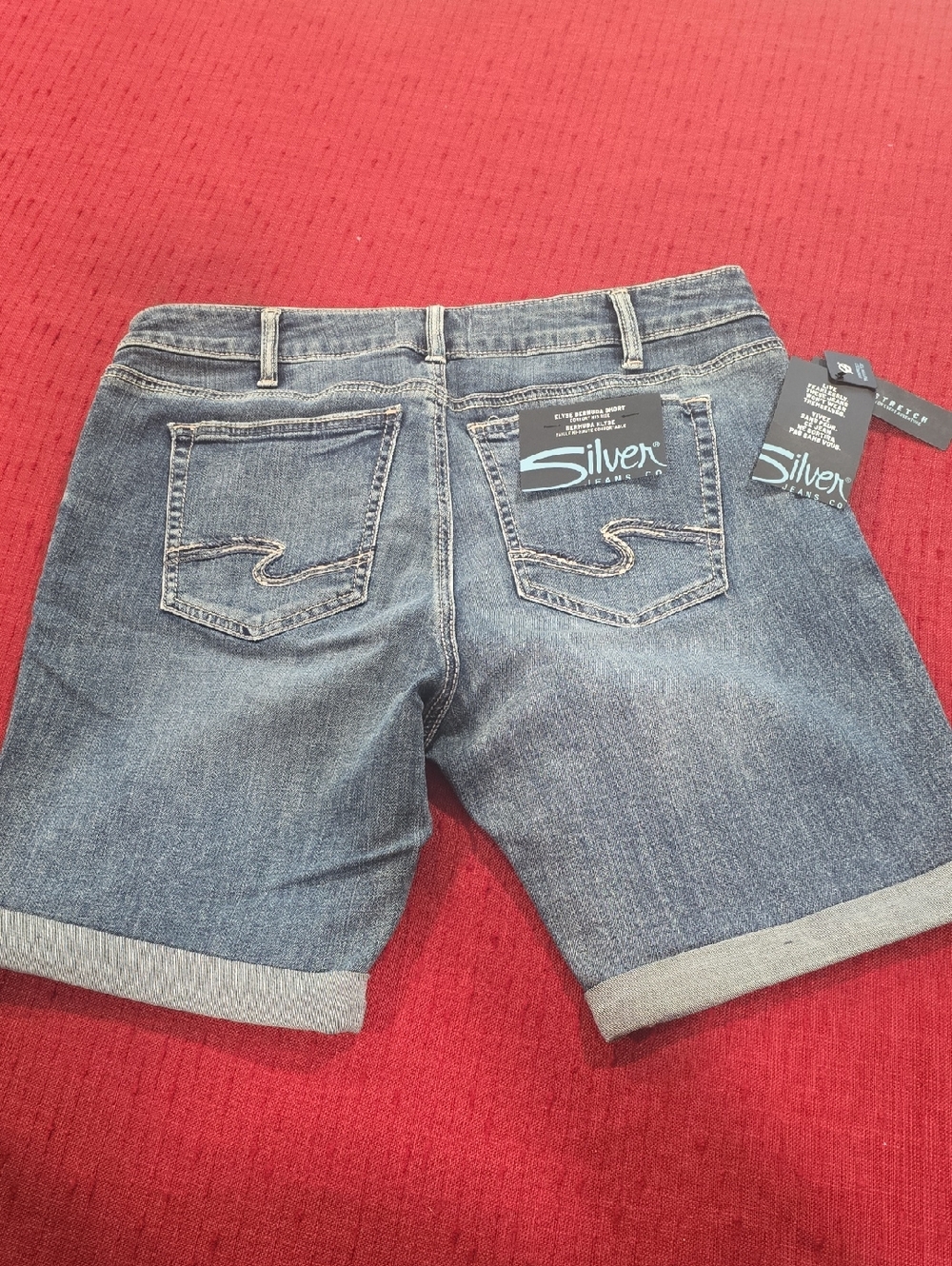 Silver Jeans Co Indigo Blue Denim Bermuda Shorts.  Size 32. NWT.